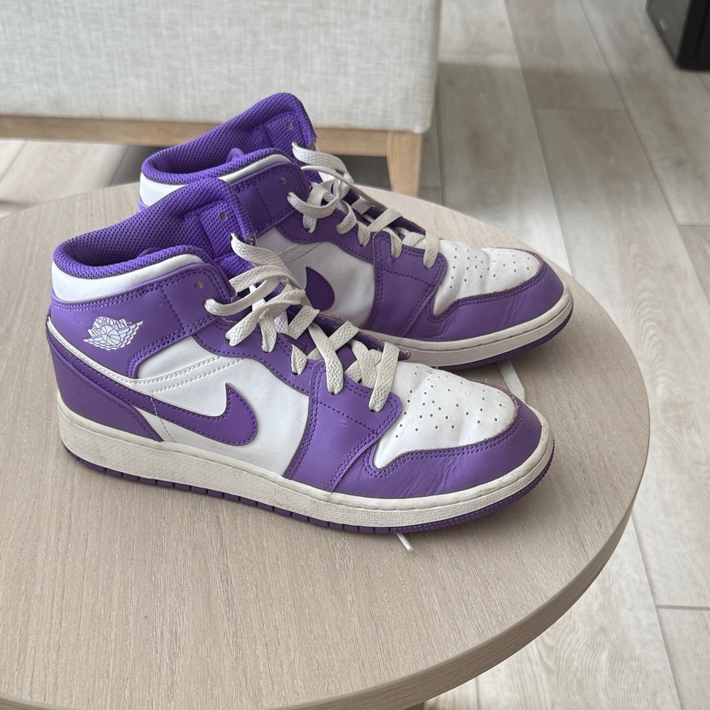 AIR JORDAN 1 MID GS
"WHITE / PURPLE VENOM"